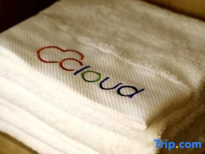 Qingdao Cloud Collection Hotel (