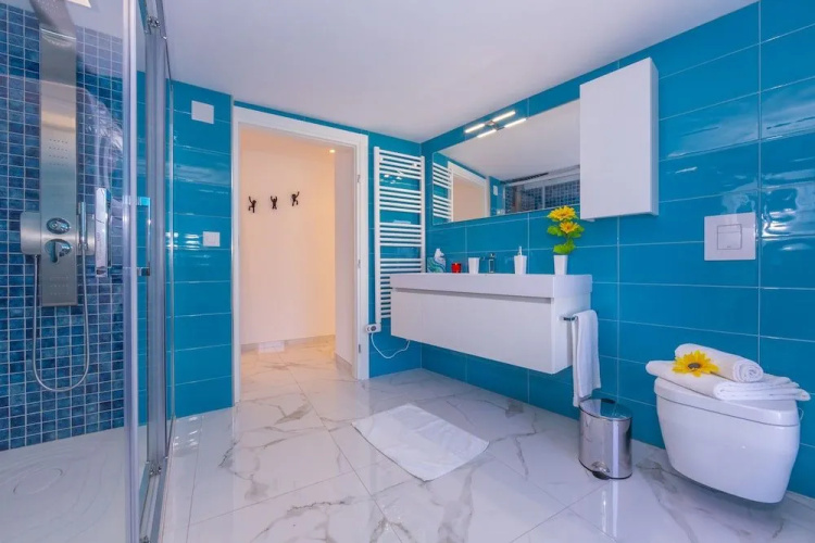 Red View Apartment