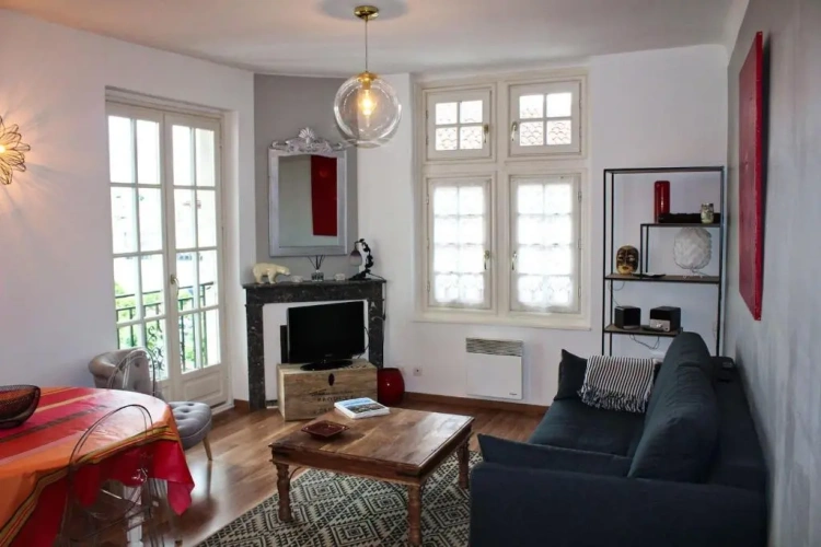 2 Bedrooms Apartment