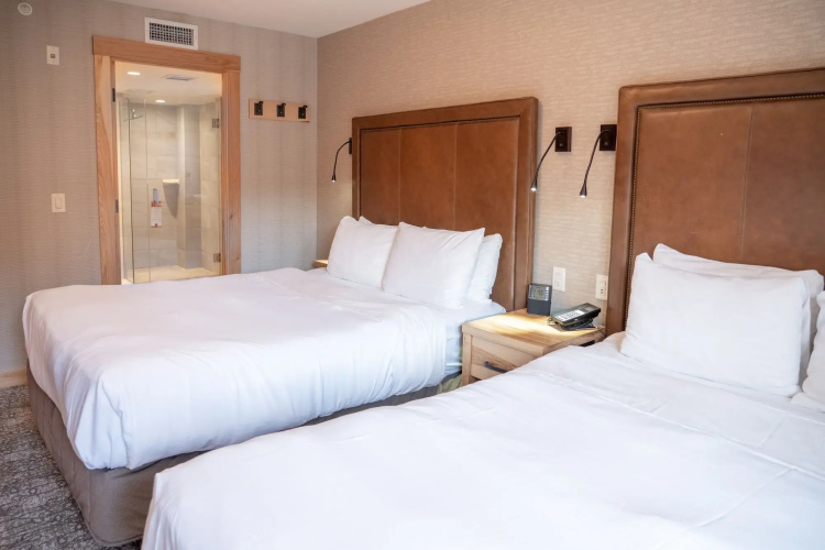 Moose Hotel And Suites