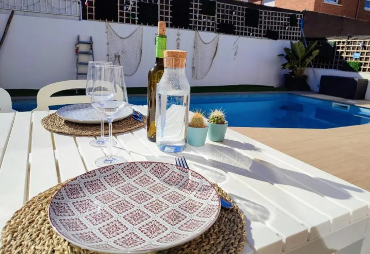 R127 Moderna villa cerca del mar