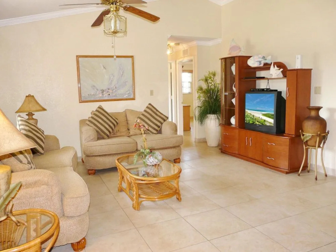 Pet-friendly Waterfront With Pool and Steps to Beach