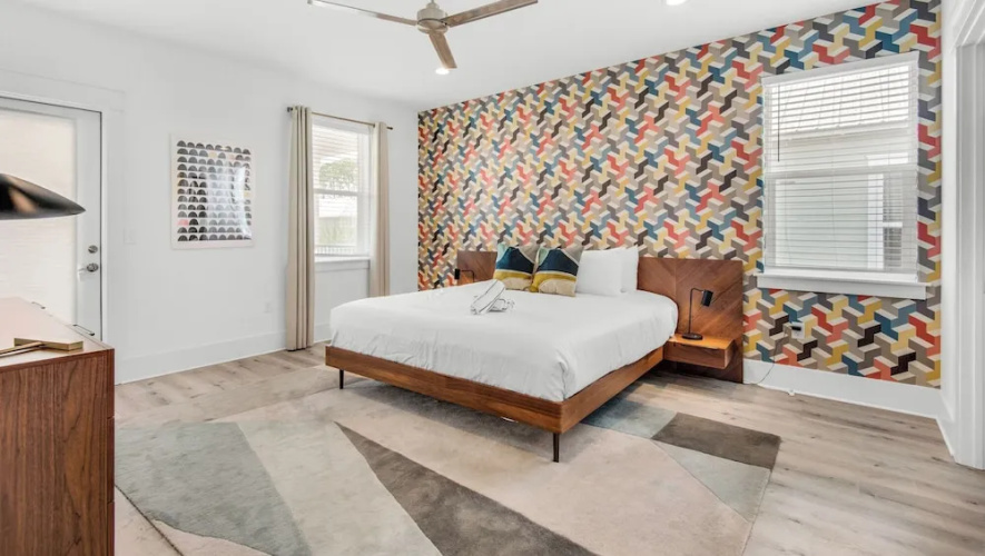 Spacious Home, Private Backyard, and Community Pool