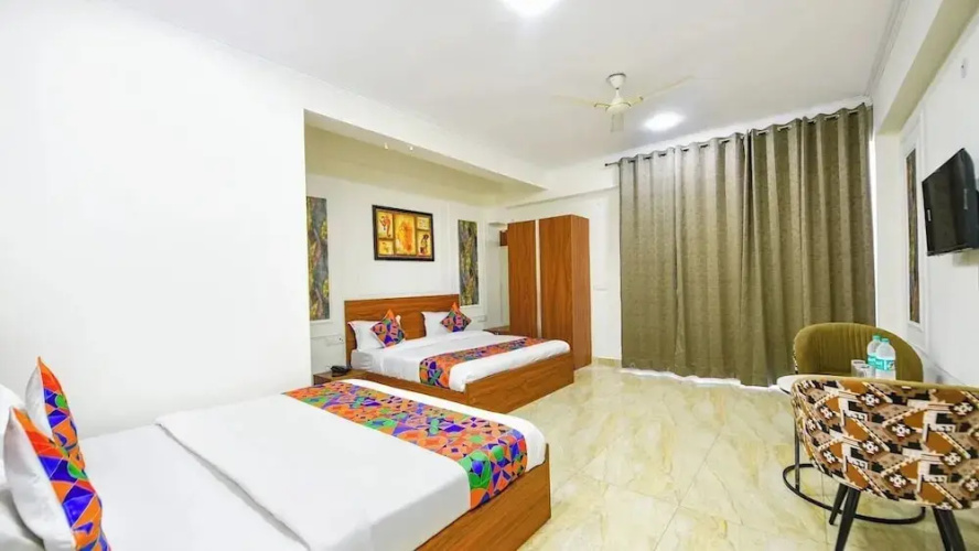 Hotel Golden Petals