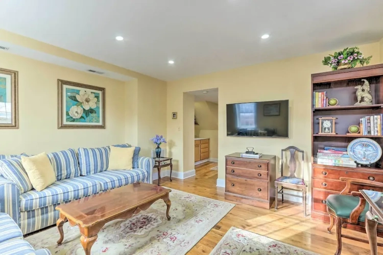 2 Bedrooms Apartment