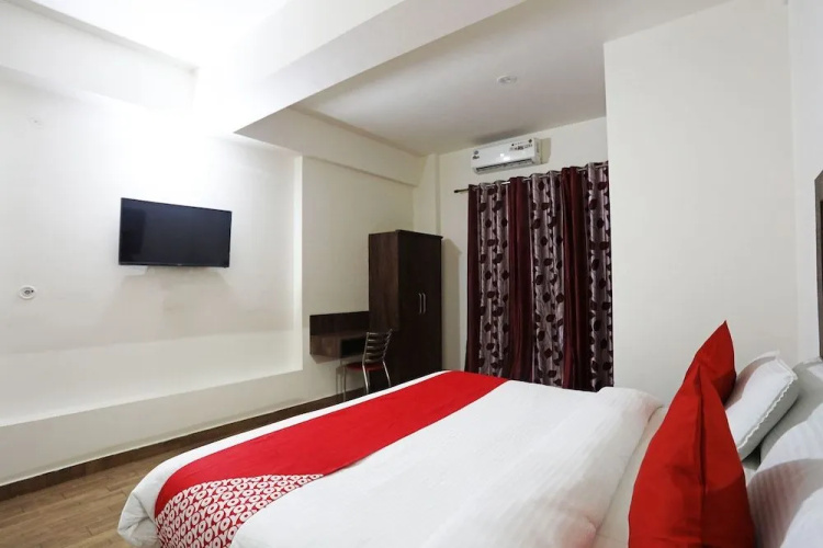 Oyo 40002 Home Feeling Accommodation