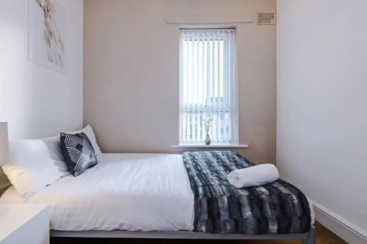 Spacious 4-Bed House Manchester
