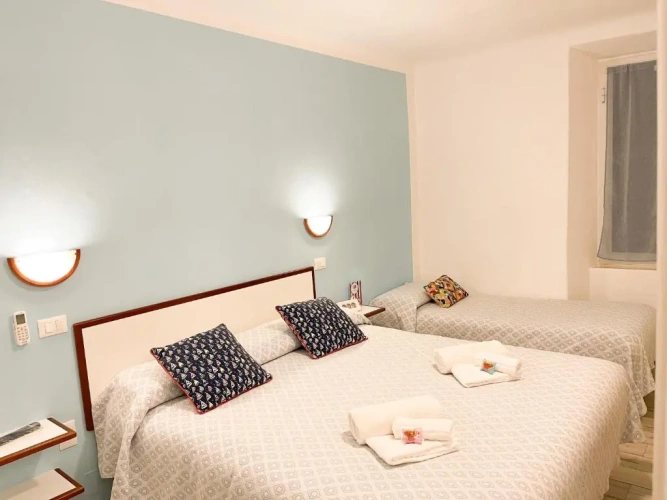 Standard Triple room