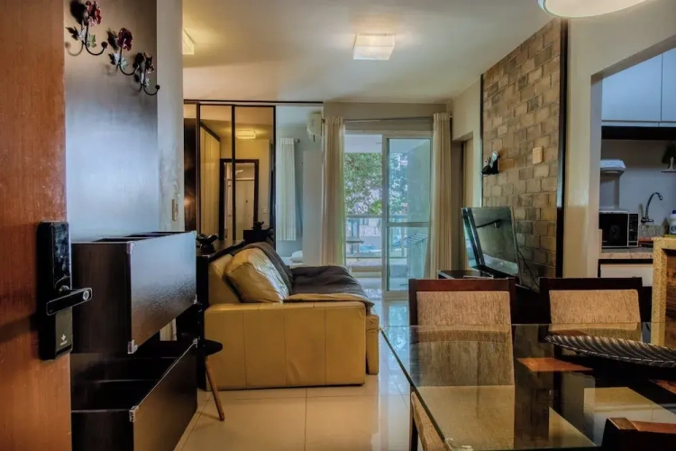 2 Bedrooms Apartment