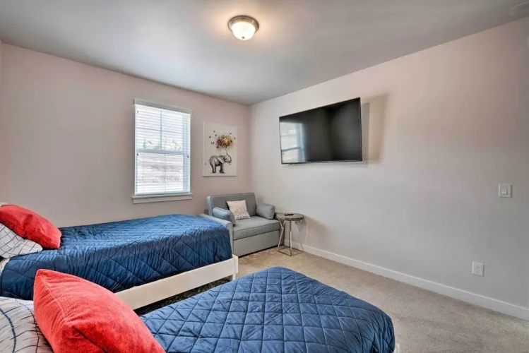 4 Bedrooms Apartment