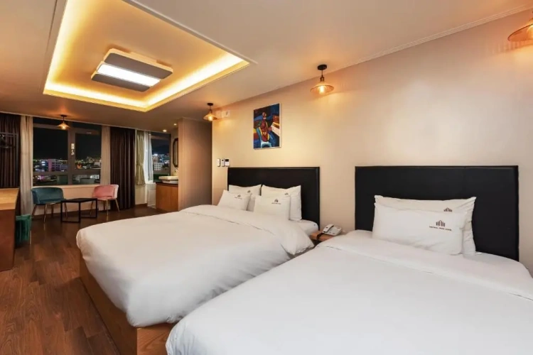 Deluxe Twin Family room with city view