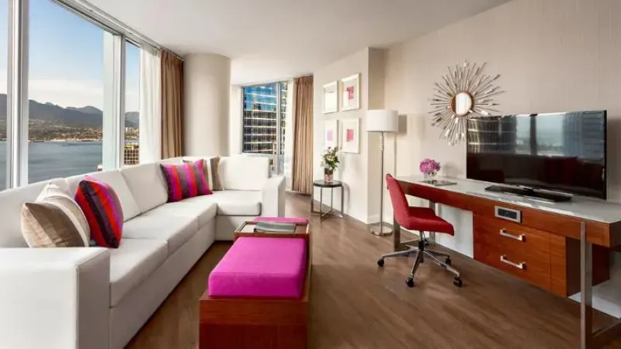 Suite with harbour view