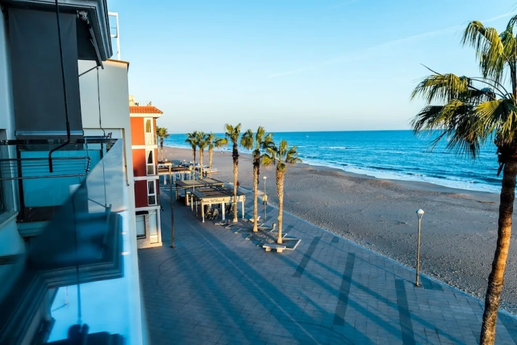 2 Bedrooms Apartment with balcony and with sea view