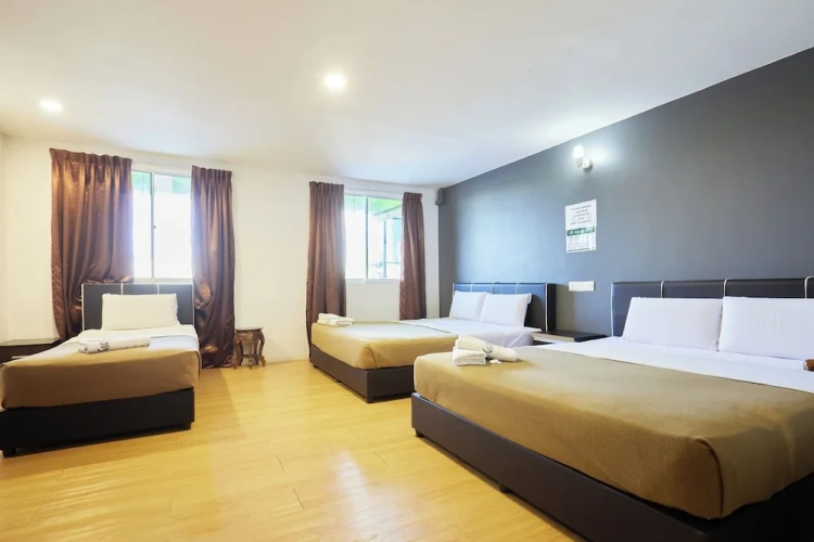 Standard Triple room