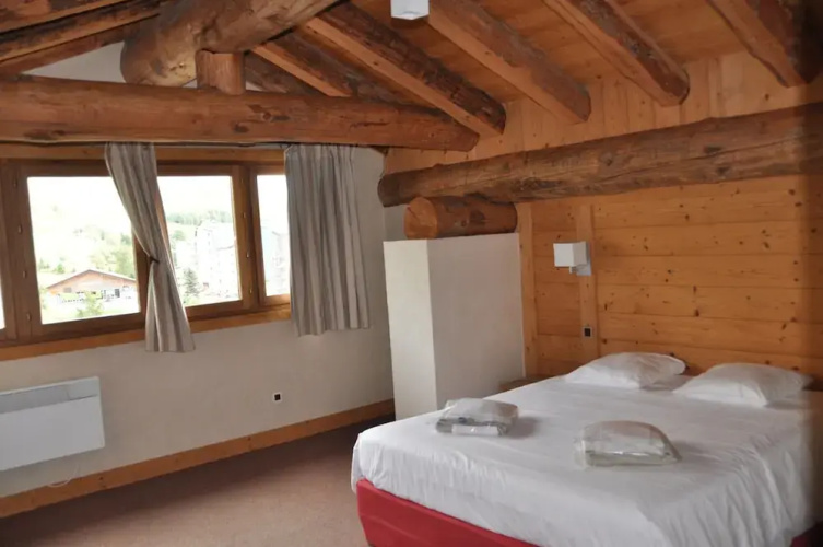 Spacious Retreat for 10 Guests