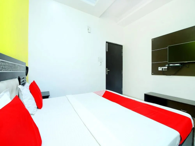OYO 44541 Hotel Nanda