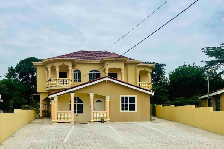 The Rest Stop- Gated Community-24 Hrs Security