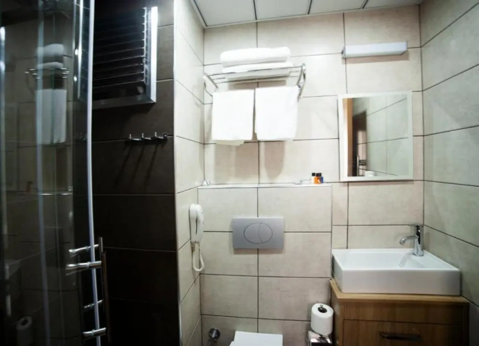 Economy Double Basement room