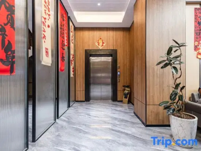 Yuanhe Hotel (Mangshi Airport)