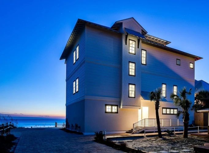 6 Bedrooms Cottage beachfront
