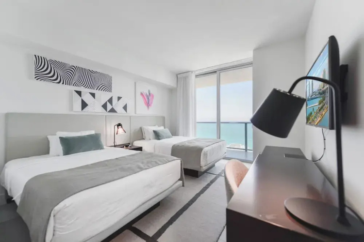 40th-Floor Gem Top Views & Amenities