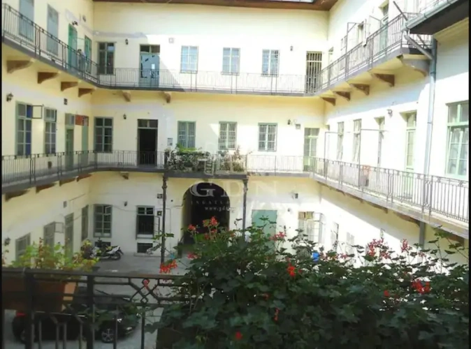3 Bedrooms Apartment