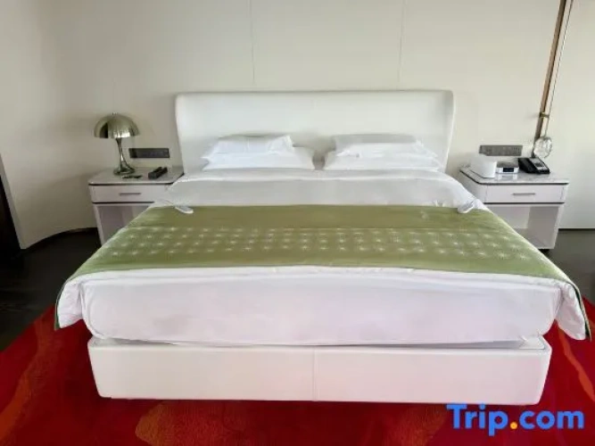 Deluxe Suite with river view