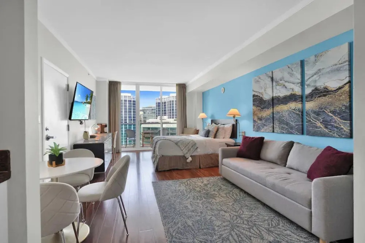 Glamorous Bay View Studio in the Grove