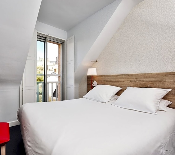 Standard Double room with city view