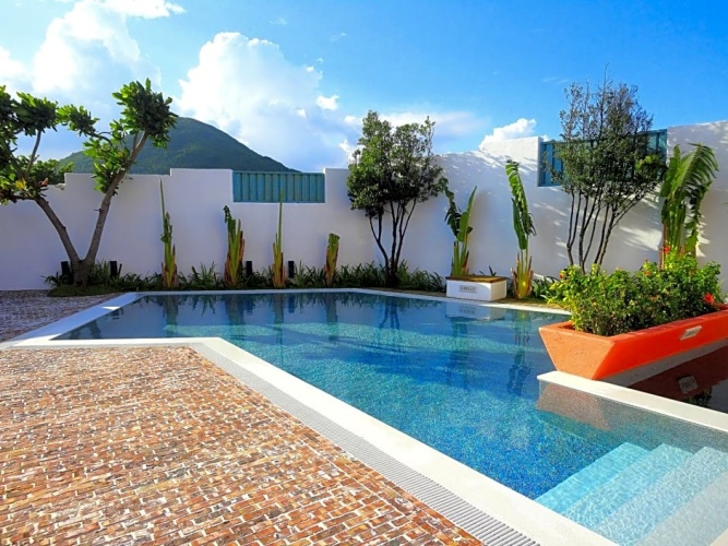 Villa with balcony and with sea view