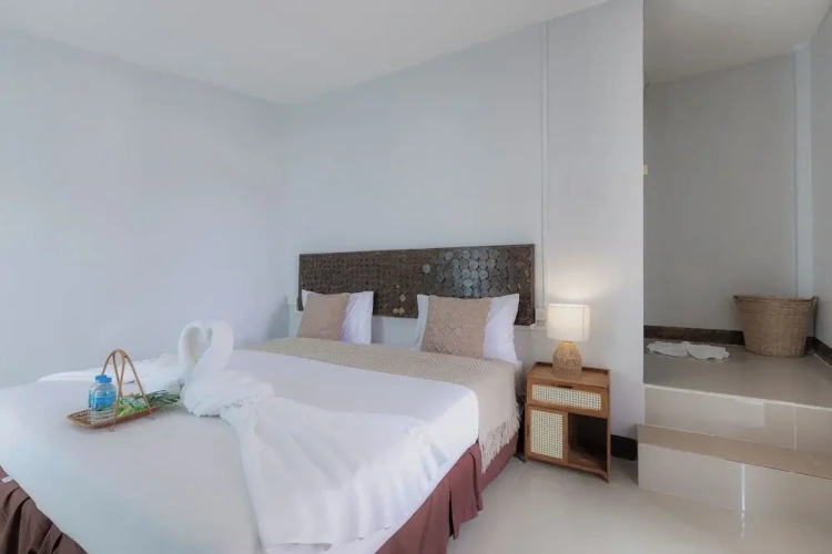 Superior room with balcony and seafront