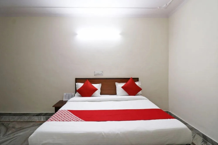 Oyo 39797 Hotel Om