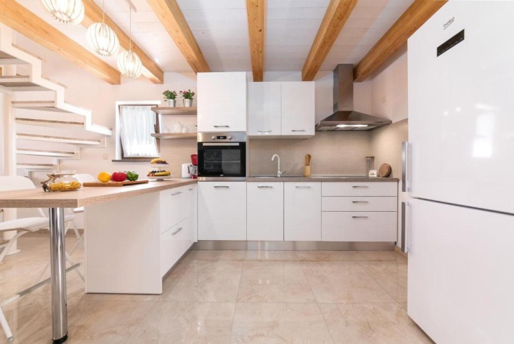 5 Bedrooms Villa