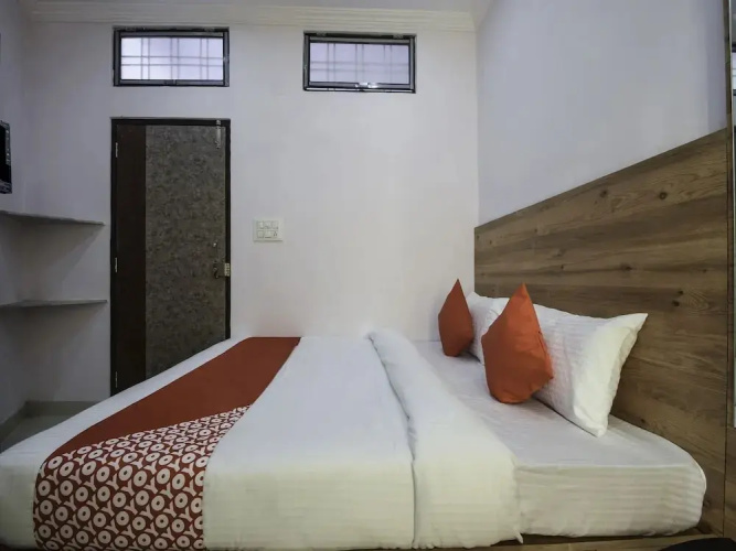 Yash Palace By OYO Rooms