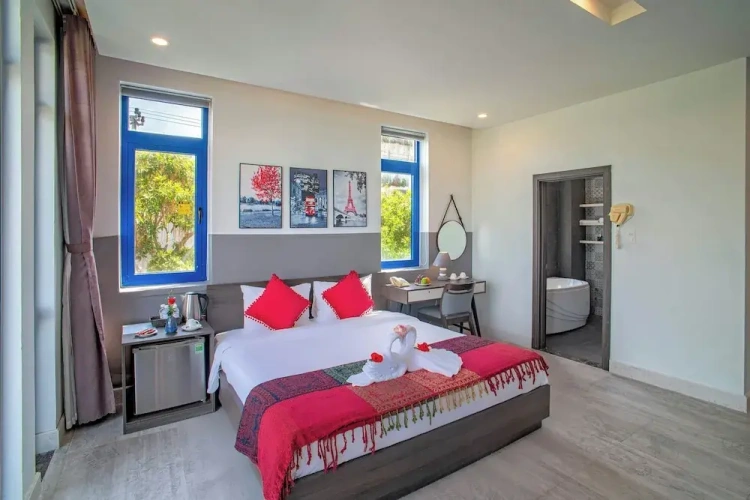 2 Bedrooms Luxury Studio with balcony and with garden view