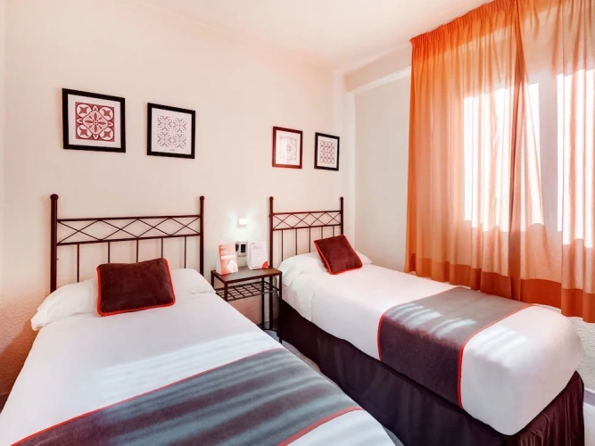 Standard Triple room
