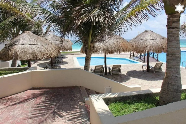 Modern apartment near the beach