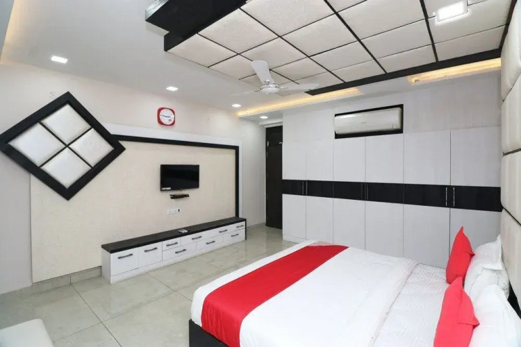 Mangalam Palace By OYO Rooms