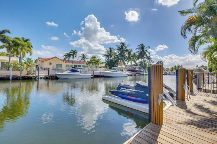 Canal Access & Pool: Lighthouse Point Getaway!