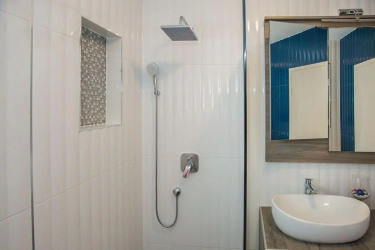 4 Bedrooms Villa