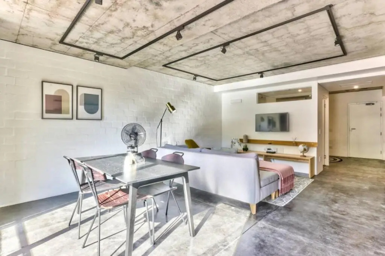 8th Floor, Modern, trendy studio in new development