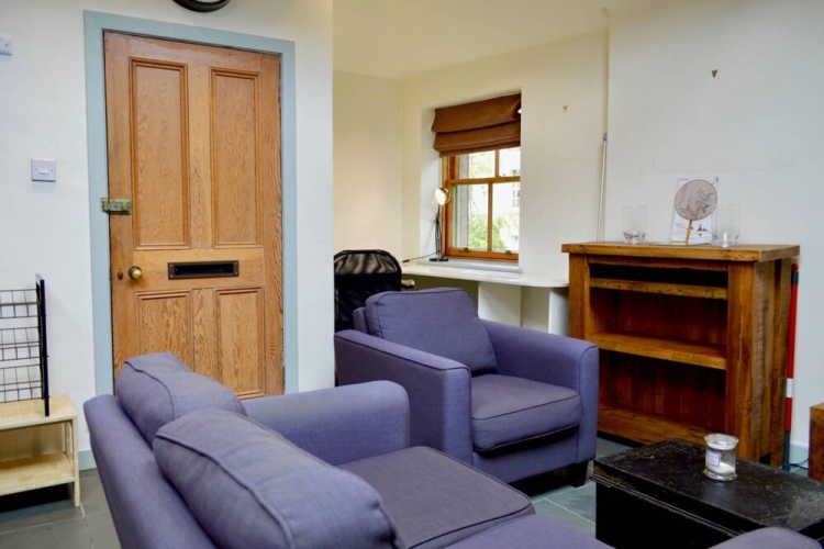 2 Bedroom Edinburgh Flat on Quiet Cobbled Street