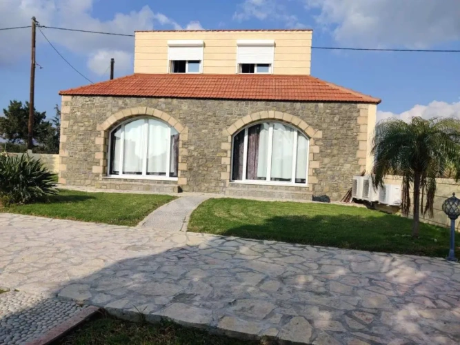 2 Bedrooms Cottage