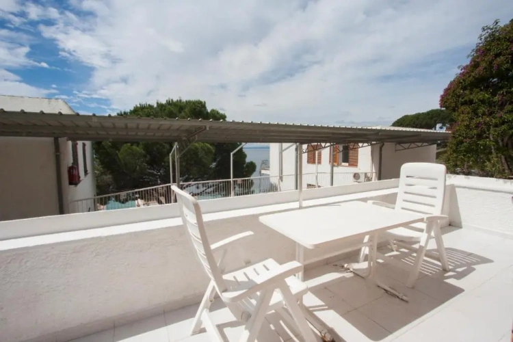 3 Bedrooms Apartment