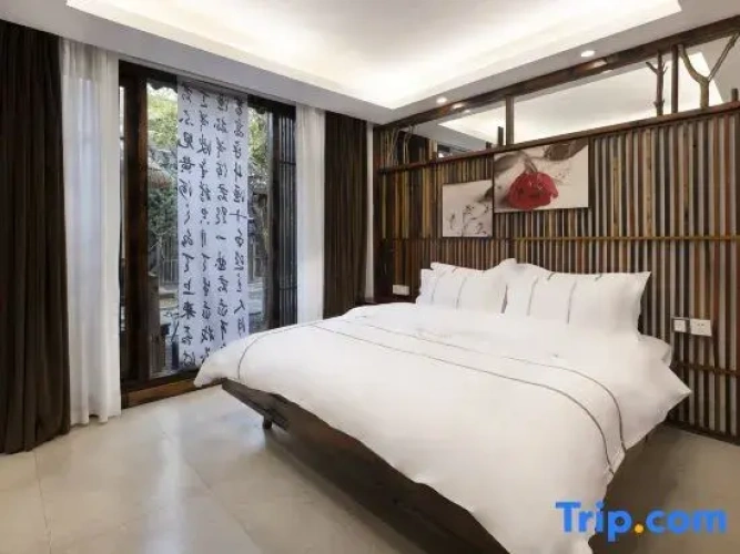 1 Bedroom Suite with city view
