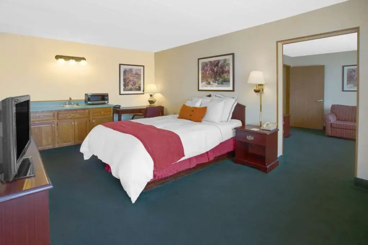 I-80 Inn & Suites