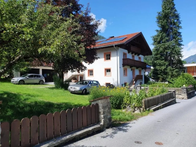 3 Bedrooms Apartment