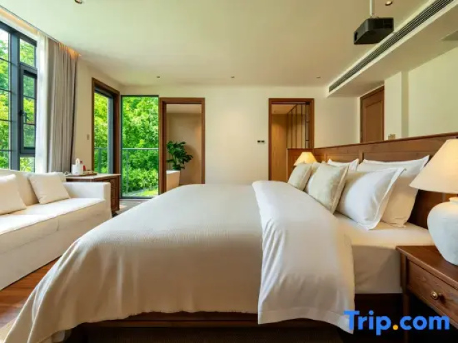 Double Suite with courtyard view