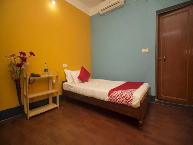 Comfort Zone By OYO Rooms