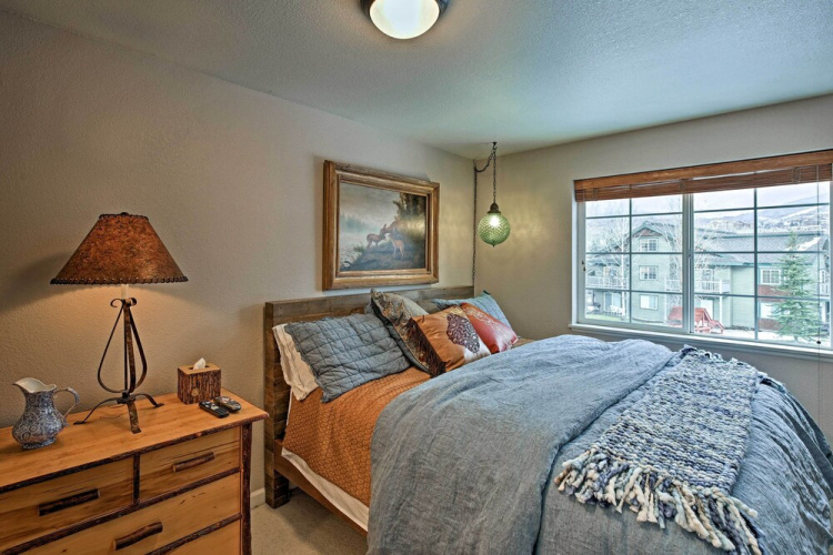 Steamboat Springs Condo W/ Hot Tub & Ski Bus! - Oak Creek, CO